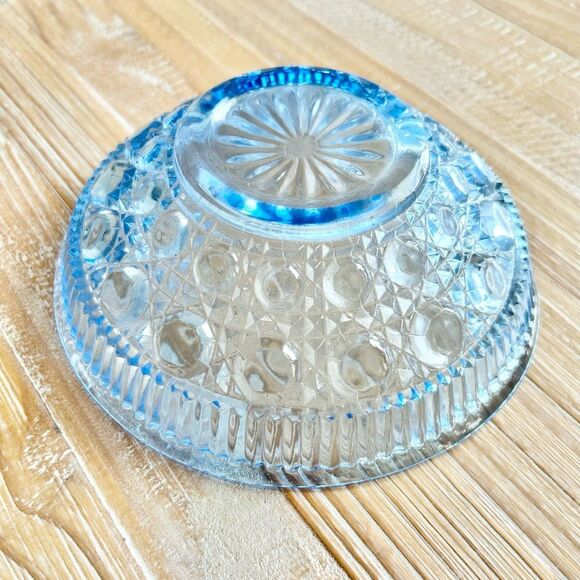 Vintage Indiana Windsor Blue Glass Candy Dish with Lid in original box - Picture 4 of 10